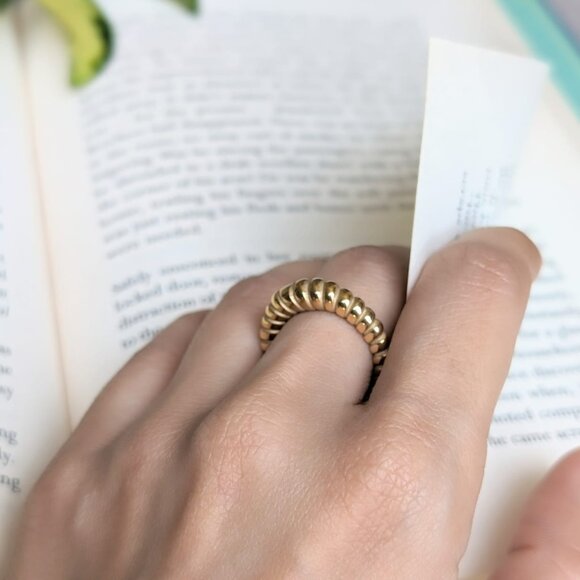 Waterproof Gold Ring Tarnish Free 18k Gold PVD Plated - Meivim Aizah Ring Size 7 - Picture 4 of 5